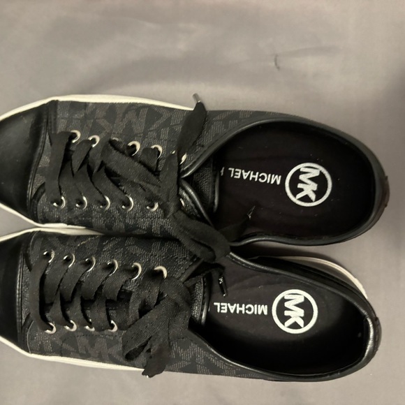 Michael Kors Women's MK Signature Lace-up Black Sneakers - Size 8M - Picture 6 of 8